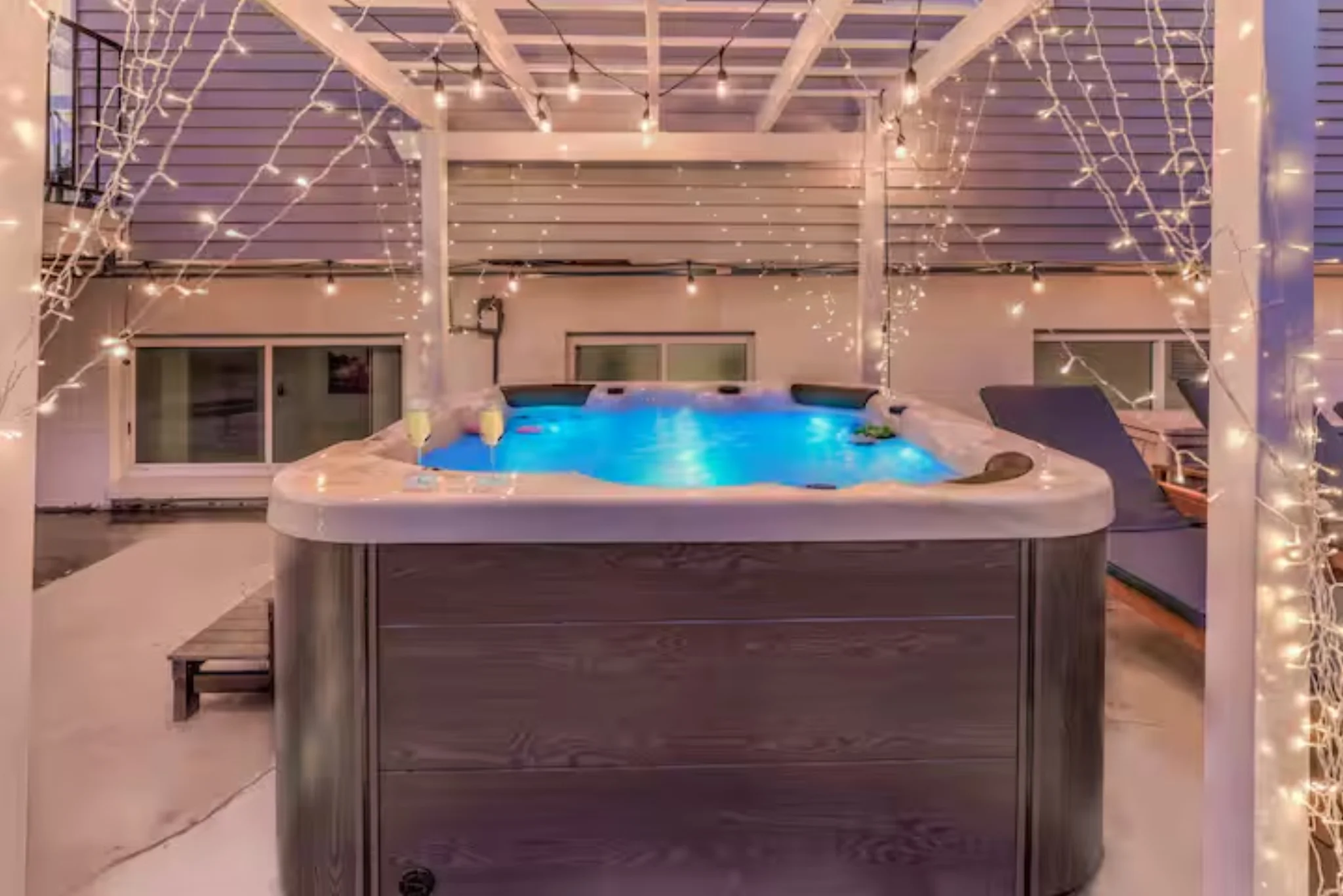 Arcade Lounge, Pool, Spa, Billiards, Dog Friendly