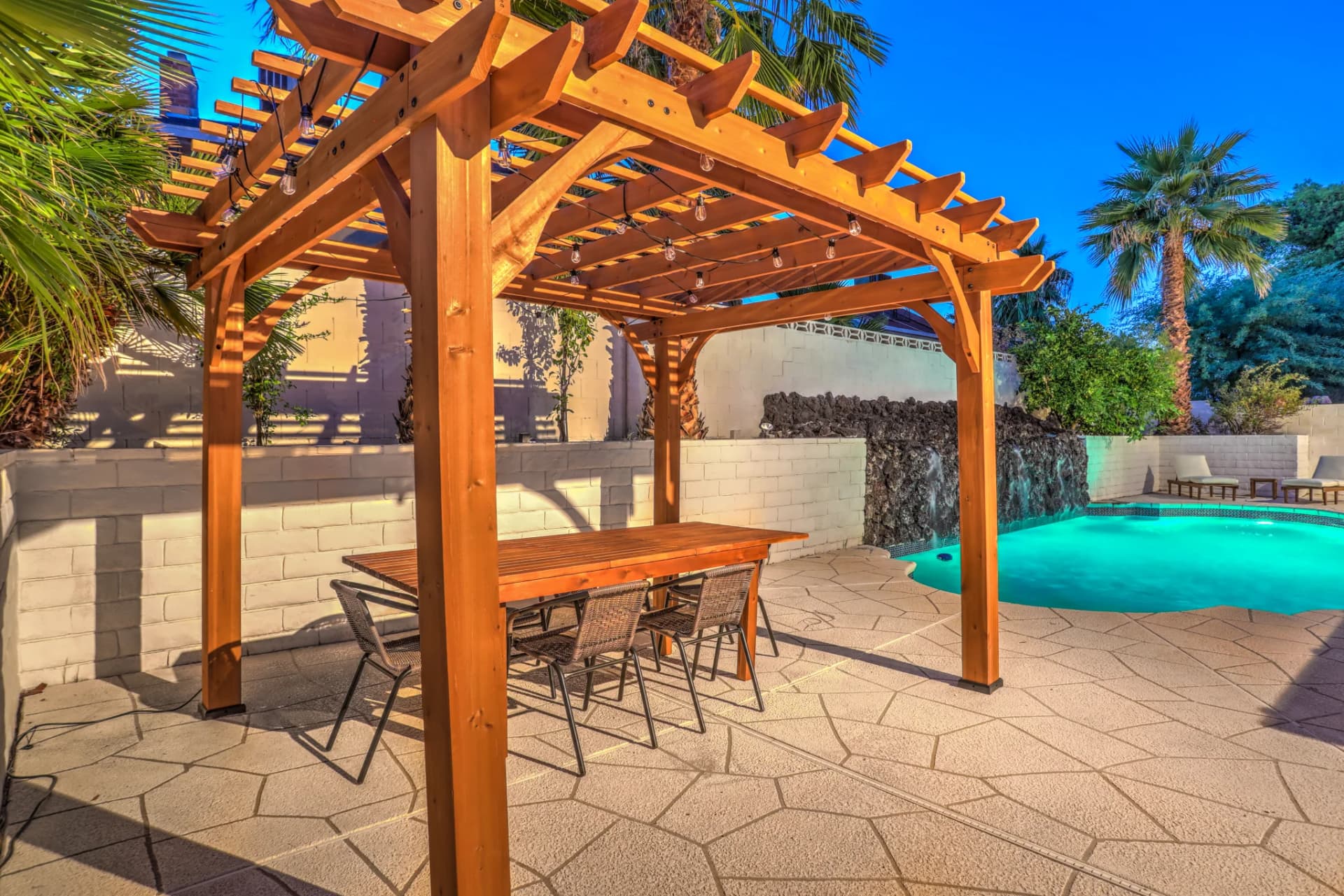 Vegas Villa-Heated Pool, Indoor Jacuzzi, Billiards