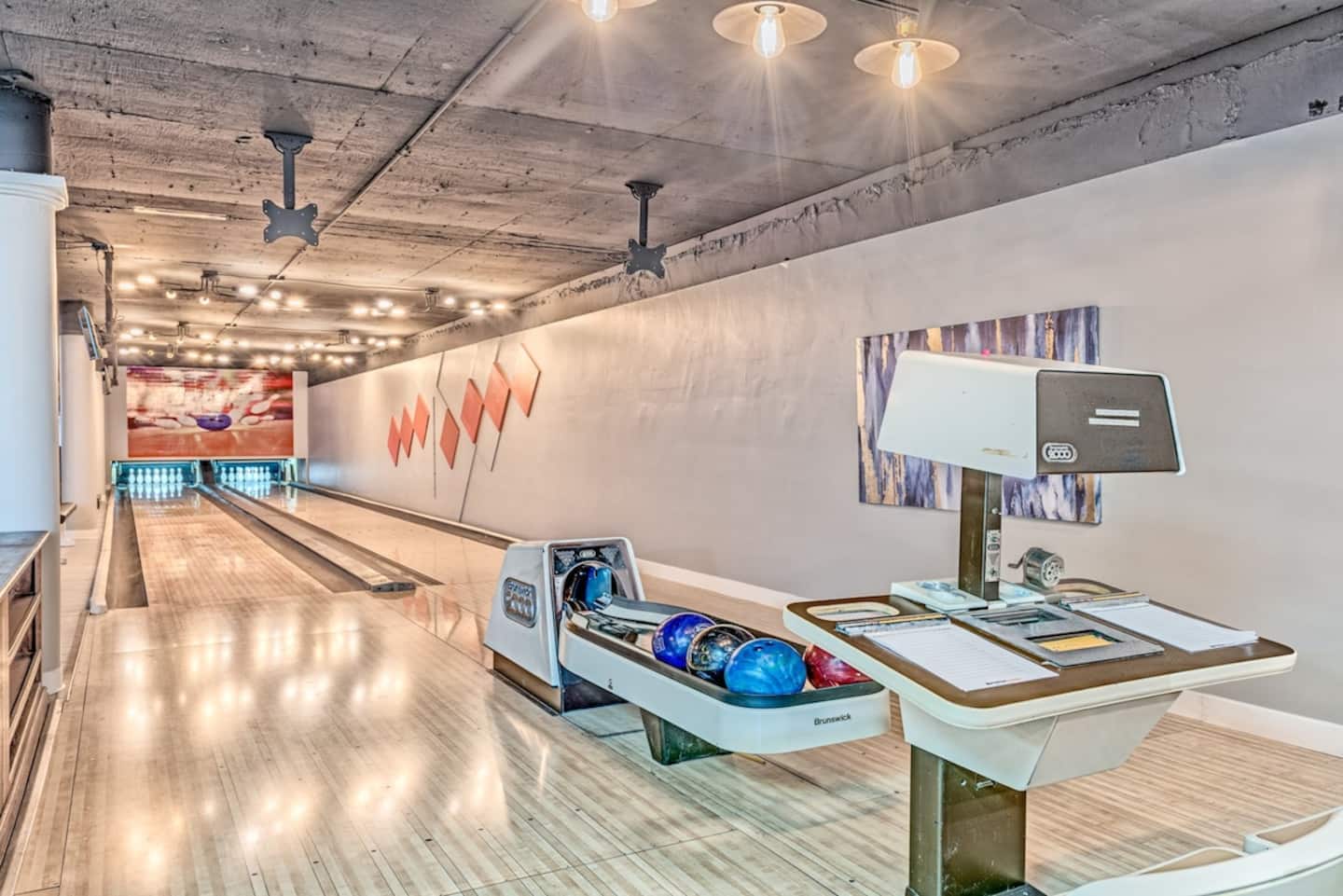 Bowling Alley: The ultimate exclusive amenity—your very own two-lane private bowling alley inside the Bowling Villa! This professional-grade setup guarantees hours of fun and unforgettable tournaments